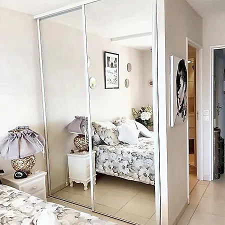 Apartment Charmant: Pool Retreat Mandelieu-la-Napoule
