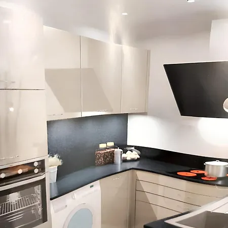 Apartment Charmant: Pool Retreat Mandelieu-la-Napoule