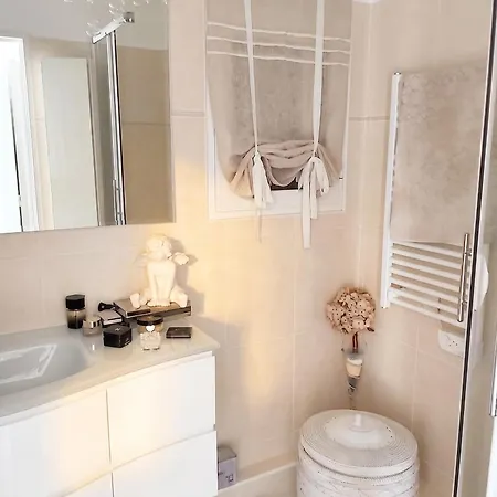 à - 50 M² - Avec Piscine *