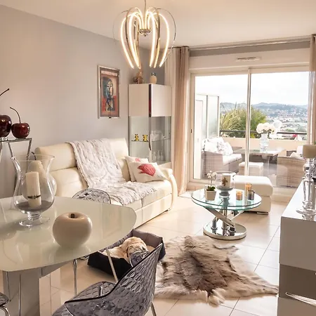 à - 50 M² - Avec Piscine Appartamento Mandelieu