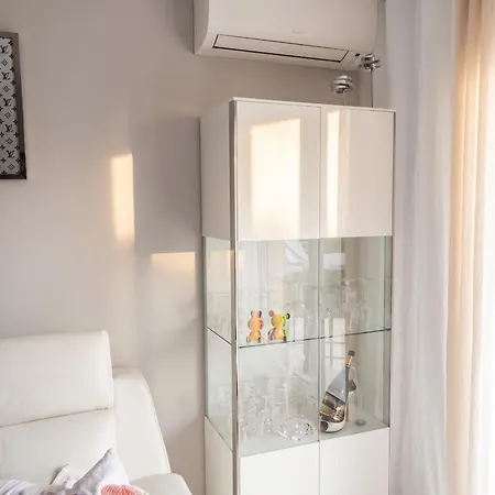 à - 50 M² - Avec Piscine * Mandelieu