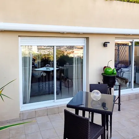 à - 50 M² - Avec Piscine