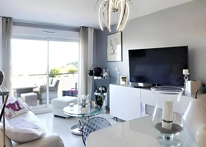 A - 50 M² - Avec Piscine * Mandelieu